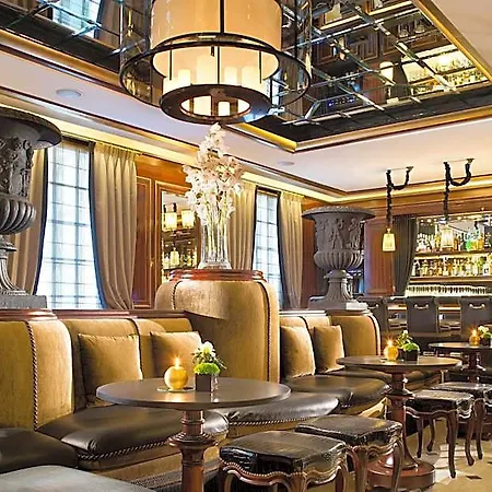Hotel Le Belmont Paris