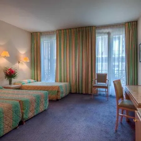 Hotel Le Belmont París